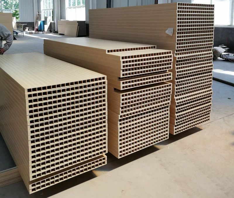 ​Những vật liệu nhựa nào phù hợp để sản xuất cửa WPC?