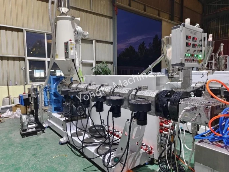 Giải pháp tái chế túi xi măng Yongte: Biến rác thải thành trụ hàng rào nhựa chất lượng cao