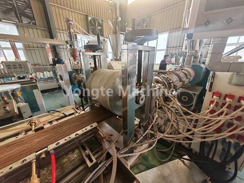Giải pháp cho các vấn đề sản xuất máy đùn WPC