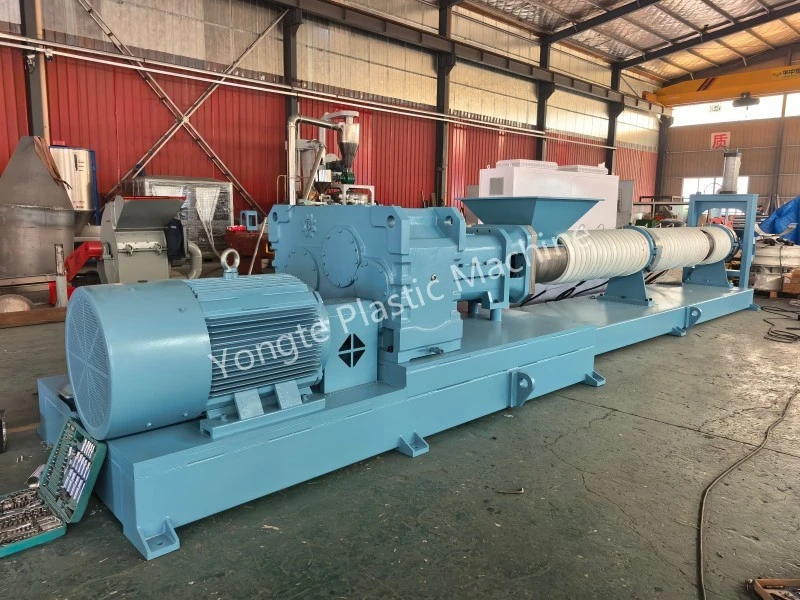 Yongte hoàn thành thử nghiệm nghiệm thu tại nhà máy máy đùn trục vít đôi tái chế nhựa tùy chỉnh cho khách hàng châu Phi