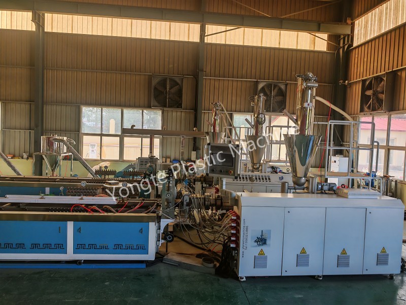Yongte vận hành thành công dây chuyền đồng đùn mới với công nghệ dập nổi 3D nội tuyến cho sàn WPC