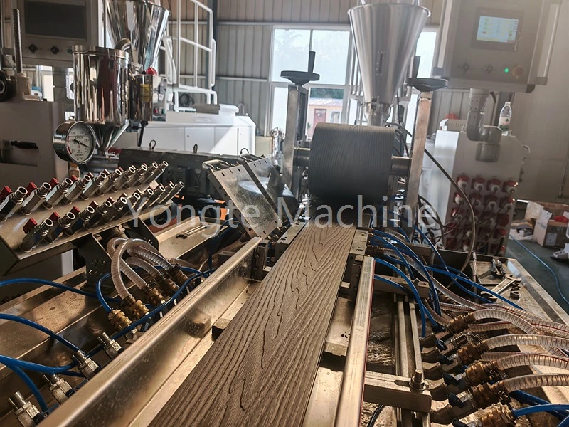 Máy biến rác thải nhựa thành hồ sơ WPC