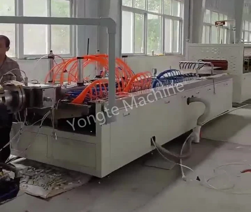 Dây chuyền ép đùn tấm tường PVC được lắp đặt thành công tại Trung Quốc