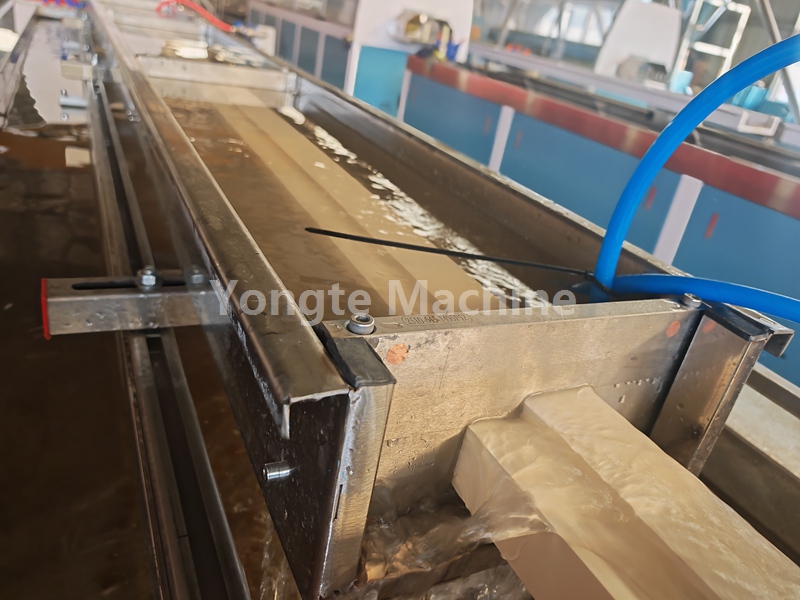 Máy định hình cửa PVC WPC
