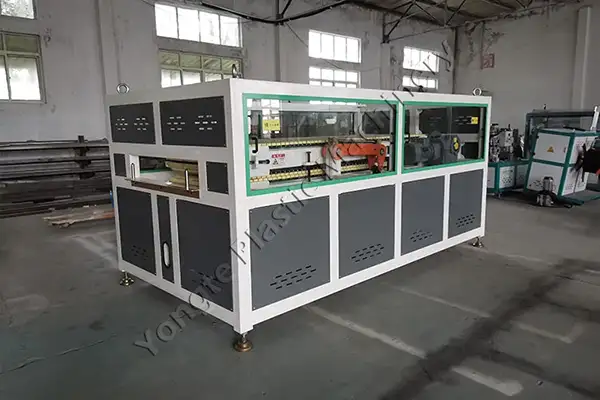 Máy làm cửa WPC của Nga