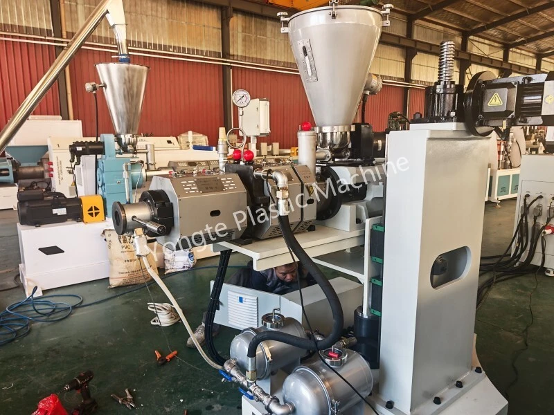 Máy đùn trục vít đôi hình nón SJSZ35 cho Nhật Bản