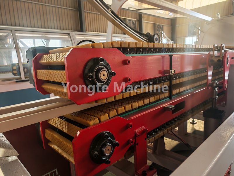 Máy làm khung cửa WPC